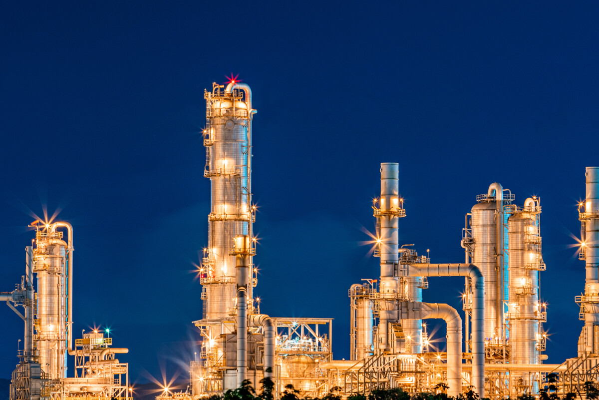Oil refinery plant solvent recovery
